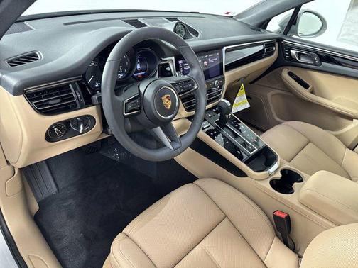 2025 Porsche Macan AWD