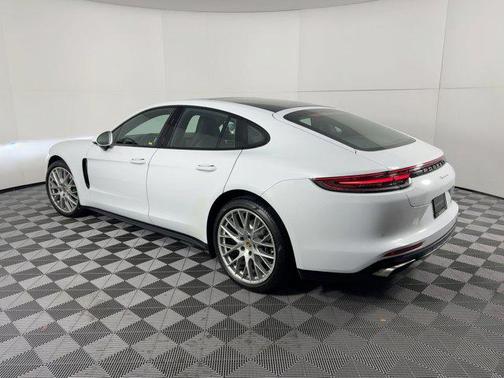 2017 Porsche Panamera 4