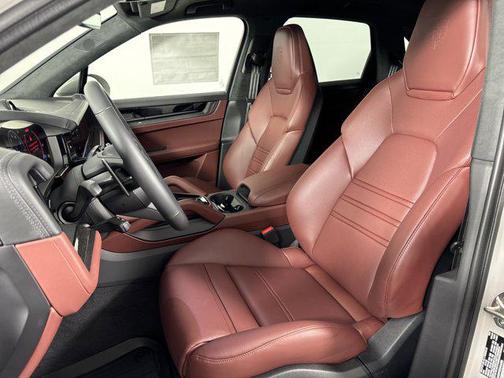 2025 Porsche Cayenne GTS