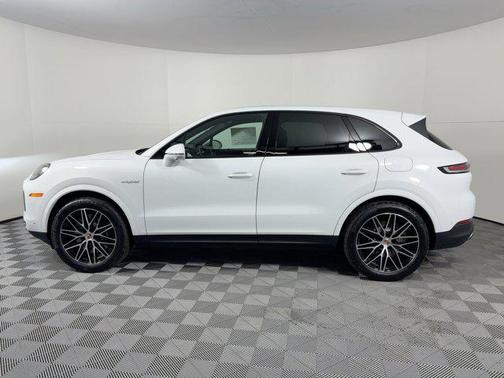 Carrara White Metallic 2026 Porsche Cayenne Cayenne E-Hybrid