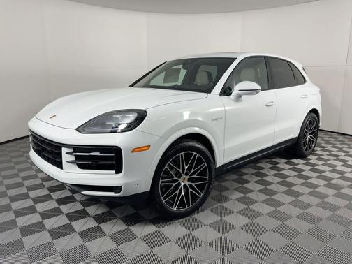 Carrara White Metallic 2026 Porsche Cayenne E-Hybrid