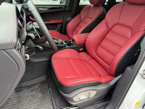 Carrara White Metallic 2026 Porsche Macan T