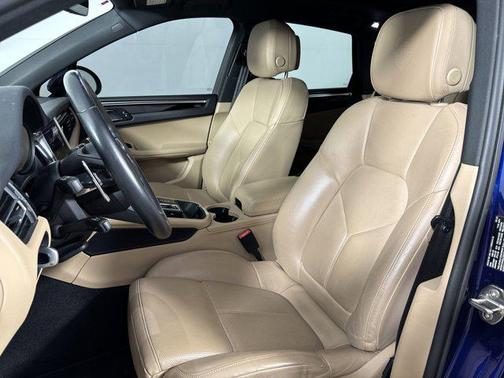 2023 Porsche Macan Base