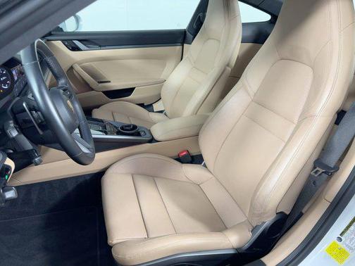 2021 Porsche 911 Carrera