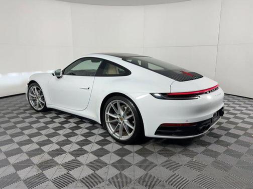 2021 Porsche 911 Carrera