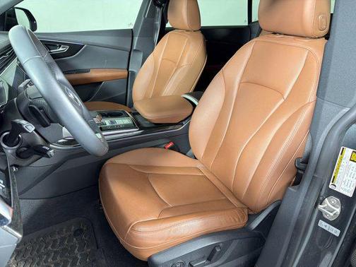 Daytona Gray Pearl Effect 2022 Audi Q8 55 Prestige