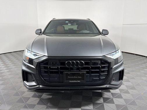 Daytona Gray Pearl Effect 2022 Audi Q8 55 Prestige