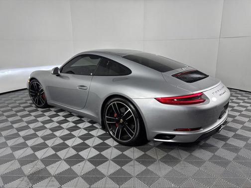 2017 Porsche 911 Carrera GTS