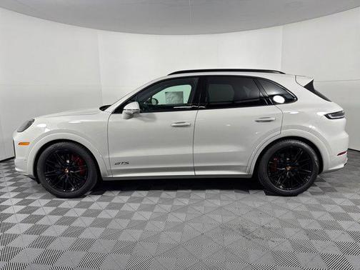2026 Porsche Cayenne GTS