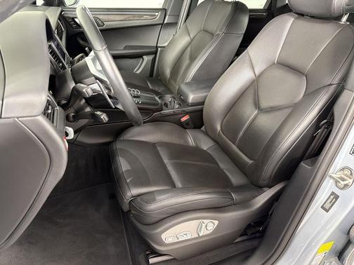 Rhodium Silver Metallic 2018 Porsche Macan Macan