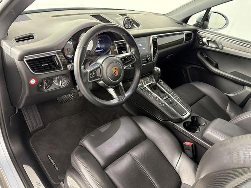 Rhodium Silver Metallic 2018 Porsche Macan Macan