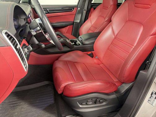 Chalk 2023 Porsche Cayenne GTS