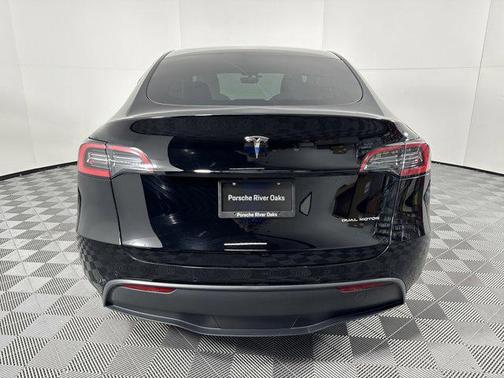 2022 Tesla Model Y Long Range Dual Motor All-Wheel Drive