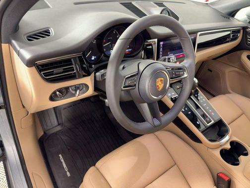 2026 Porsche Macan AWD