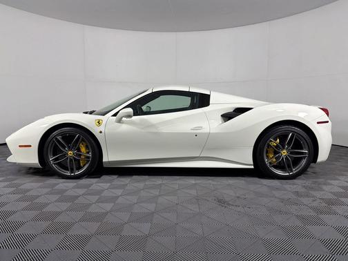 Bianco Avus 2017 Ferrari 488 Spider Base
