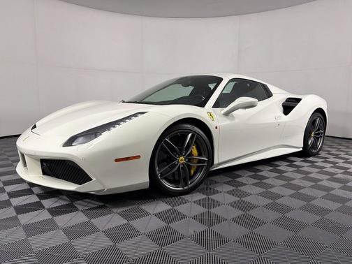 Bianco Avus 2017 Ferrari 488 Spider Base