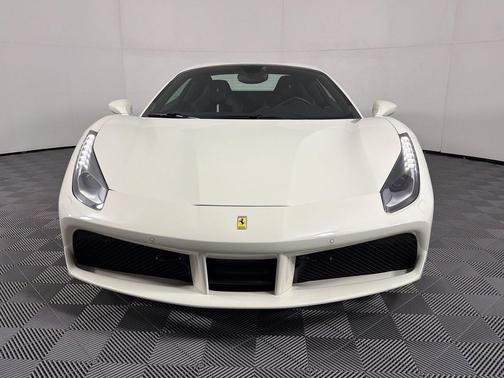 Bianco Avus 2017 Ferrari 488 Spider Base