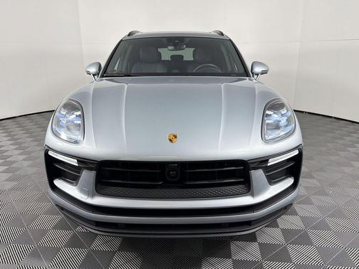 Dolomite Silver Metallic 2026 Porsche Macan Macan