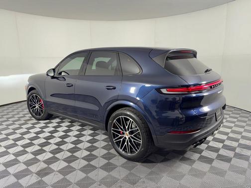 Algarve Blue Metallic 2026 Porsche Cayenne S