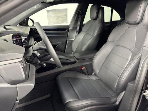 2025 Porsche Macan 4S