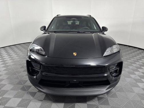 2025 Porsche Macan 4S