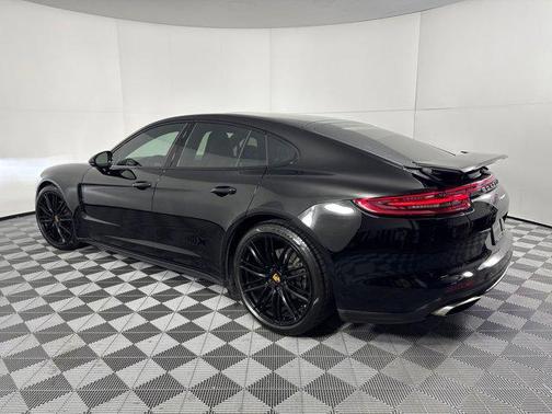2018 Porsche Panamera 4