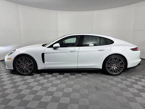 2022 Porsche Panamera 4S