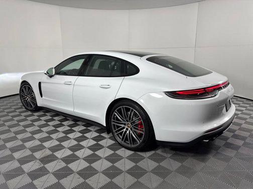 2022 Porsche Panamera 4S