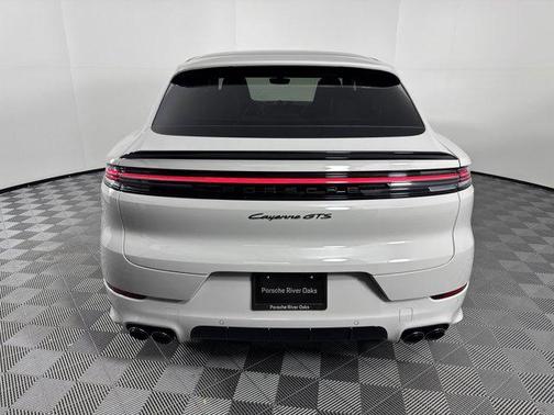 2025 Porsche Cayenne GTS
