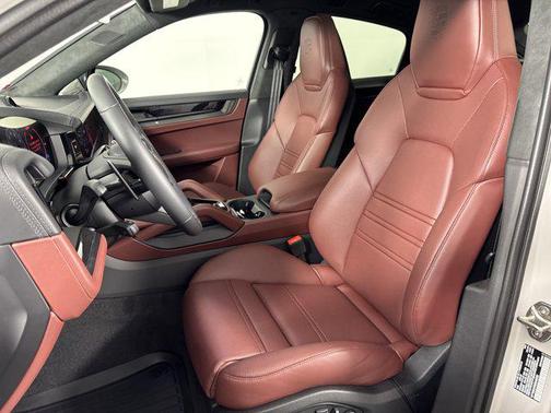 2025 Porsche Cayenne GTS