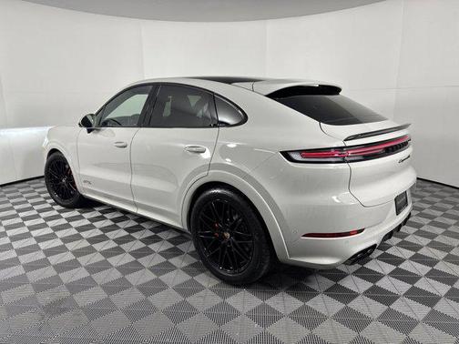 2025 Porsche Cayenne GTS