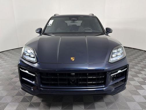 Algarve Blue Metallic 2026 Porsche Cayenne GTS