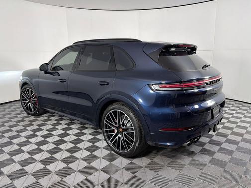 Algarve Blue Metallic 2026 Porsche Cayenne GTS