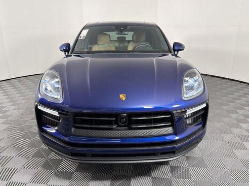 Gentian Blue Metallic 2026 Porsche Macan Macan