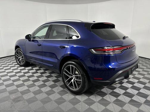 2025 Porsche Macan AWD