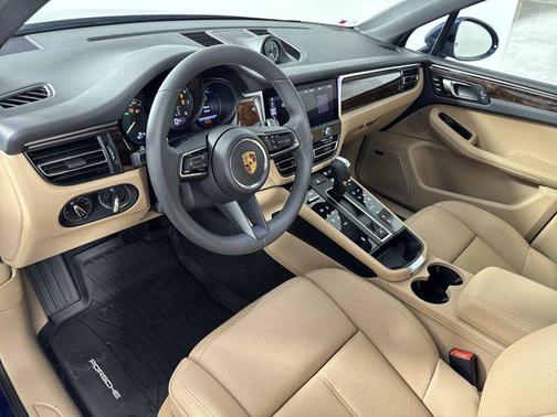 2025 Porsche Macan AWD