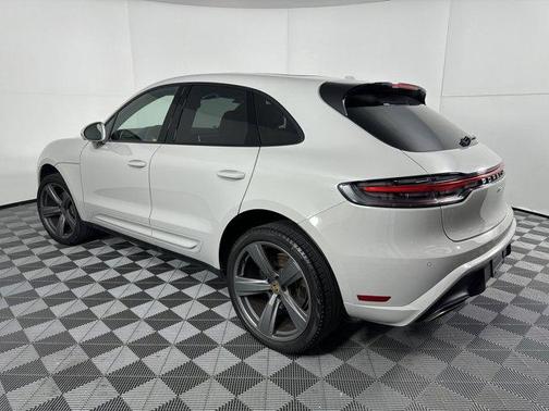 2025 Porsche Macan AWD