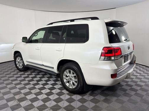 Blizzard Pearl 2016 Toyota Land Cruiser Base