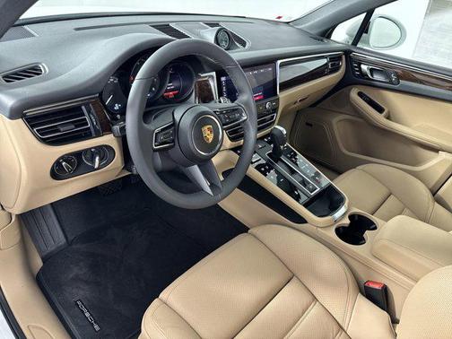 2025 Porsche Macan AWD