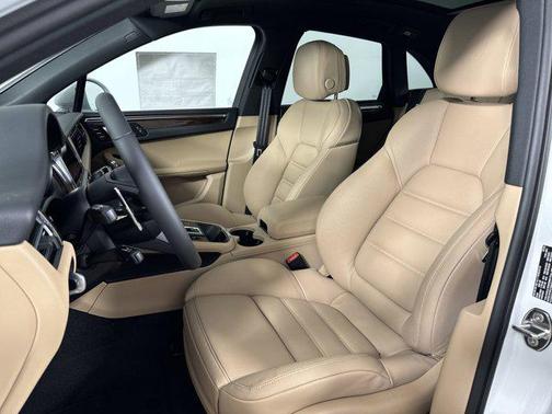 2025 Porsche Macan AWD