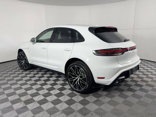 2026 Porsche Macan AWD