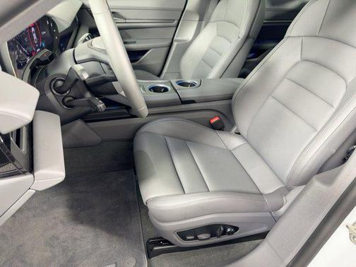 2025 Porsche Taycan RWD