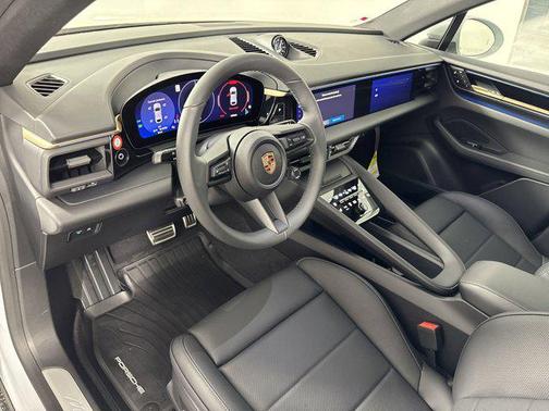 2025 Porsche Macan 4S