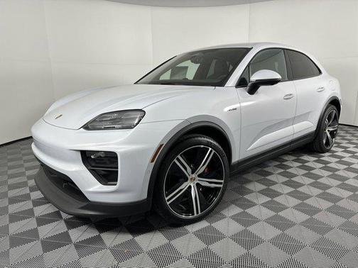 2025 Porsche Macan 4S