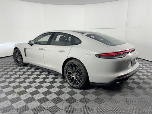 2023 Porsche Panamera 4 Platinum Edition