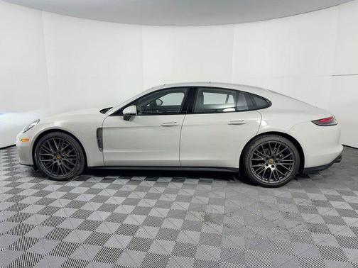 2023 Porsche Panamera 4 Platinum Edition