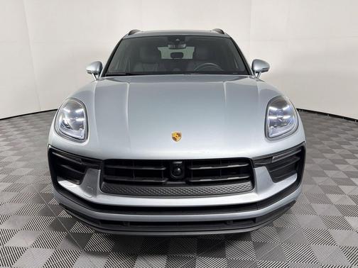 Dolomite Silver Metallic 2026 Porsche Macan Macan