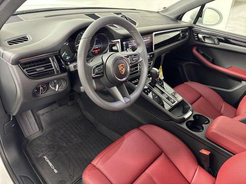 2025 Porsche Macan AWD