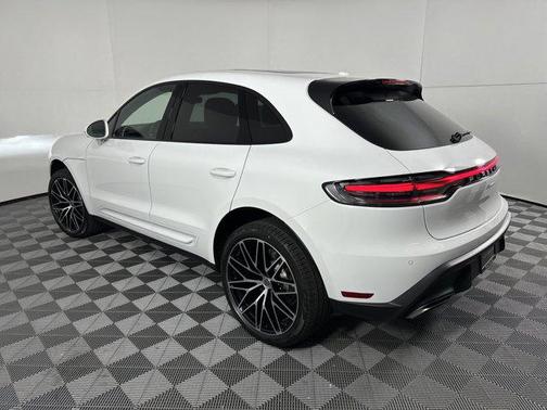 2025 Porsche Macan AWD