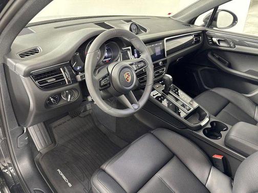 2025 Porsche Macan AWD